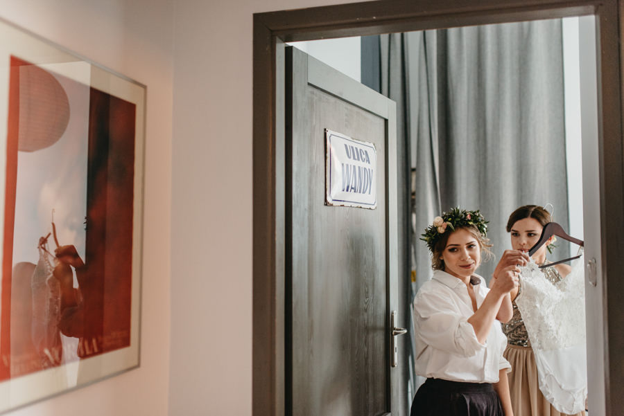 rustykalne wesele, rustykalny ślub, ślub w stodole, wesele w stodole, folwark wiązy, reportaż ślubny, nietypowe wesele, wesele z klasą, najlepszy fotograf ślubny, ślub w krakowie, wesele w folwarku wiązy, piękny ślub, ślub, wesele