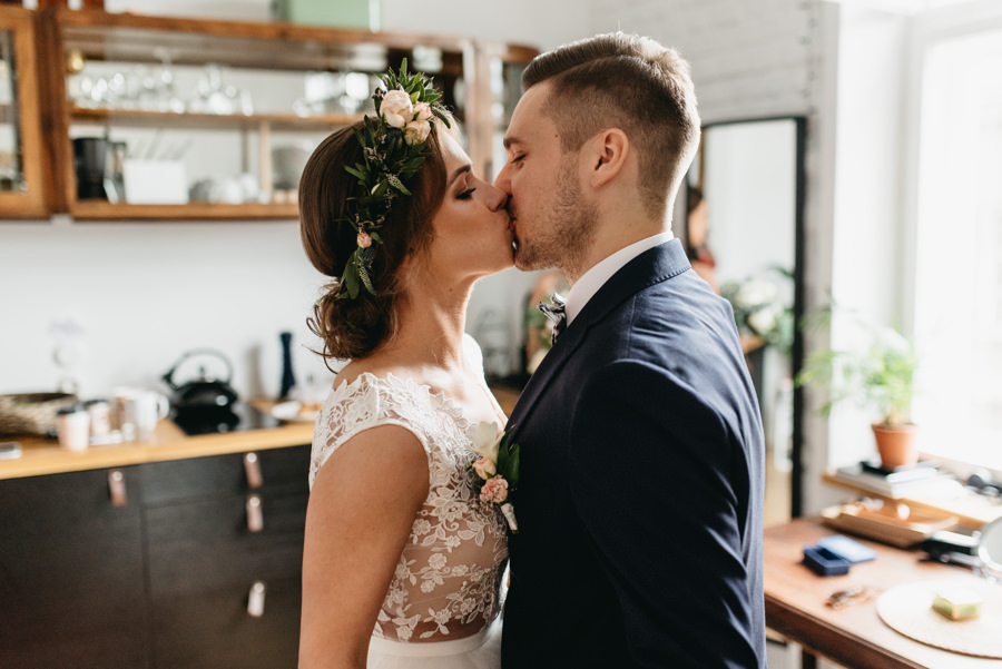 rustykalne wesele, rustykalny ślub, ślub w stodole, wesele w stodole, folwark wiązy, reportaż ślubny, nietypowe wesele, wesele z klasą, najlepszy fotograf ślubny, ślub w krakowie, wesele w folwarku wiązy, piękny ślub, ślub, wesele