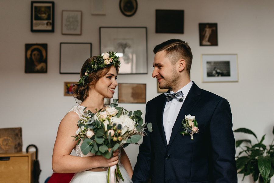 rustykalne wesele, rustykalny ślub, ślub w stodole, wesele w stodole, folwark wiązy, reportaż ślubny, nietypowe wesele, wesele z klasą, najlepszy fotograf ślubny, ślub w krakowie, wesele w folwarku wiązy, piękny ślub, ślub, wesele