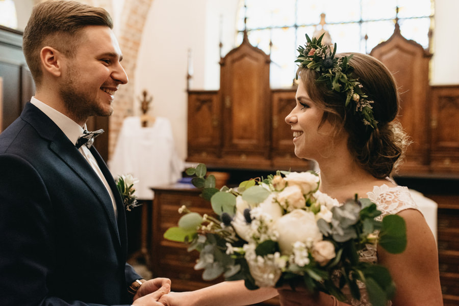 rustykalne wesele, rustykalny ślub, ślub w stodole, wesele w stodole, folwark wiązy, reportaż ślubny, nietypowe wesele, wesele z klasą, najlepszy fotograf ślubny, ślub w krakowie, wesele w folwarku wiązy, piękny ślub, ślub, wesele