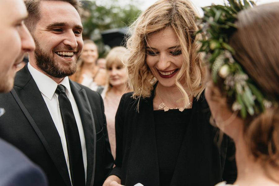 rustykalne wesele, rustykalny ślub, ślub w stodole, wesele w stodole, folwark wiązy, reportaż ślubny, nietypowe wesele, wesele z klasą, najlepszy fotograf ślubny, ślub w krakowie, wesele w folwarku wiązy, piękny ślub, ślub, wesele