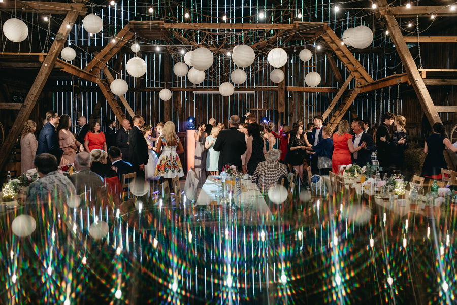 rustykalne wesele, rustykalny ślub, ślub w stodole, wesele w stodole, folwark wiązy, reportaż ślubny, nietypowe wesele, wesele z klasą, najlepszy fotograf ślubny, ślub w krakowie, wesele w folwarku wiązy, piękny ślub, ślub, wesele