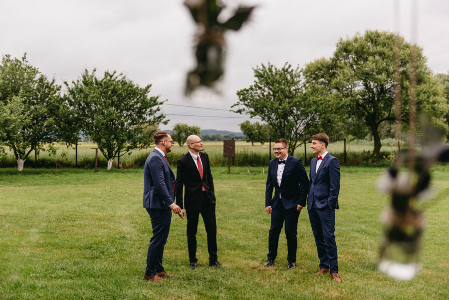 rustykalne wesele, rustykalny ślub, ślub w stodole, wesele w stodole, folwark wiązy, reportaż ślubny, nietypowe wesele, wesele z klasą, najlepszy fotograf ślubny, ślub w krakowie, wesele w folwarku wiązy, piękny ślub, ślub, wesele