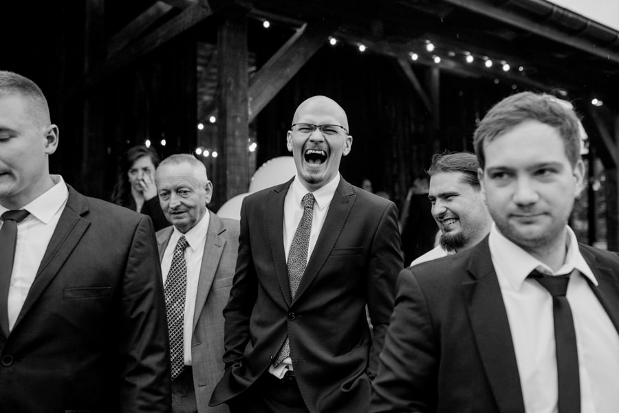 rustykalne wesele, rustykalny ślub, ślub w stodole, wesele w stodole, folwark wiązy, reportaż ślubny, nietypowe wesele, wesele z klasą, najlepszy fotograf ślubny, ślub w krakowie, wesele w folwarku wiązy, piękny ślub, ślub, wesele