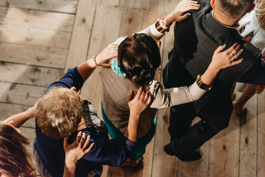rustykalne wesele, rustykalny ślub, ślub w stodole, wesele w stodole, folwark wiązy, reportaż ślubny, nietypowe wesele, wesele z klasą, najlepszy fotograf ślubny, ślub w krakowie, wesele w folwarku wiązy, piękny ślub, ślub, wesele