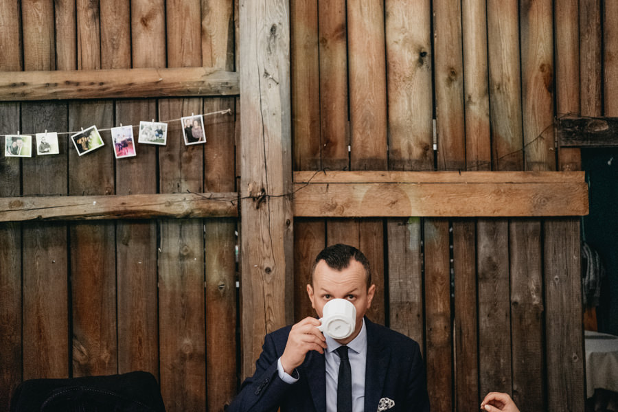 rustykalne wesele, rustykalny ślub, ślub w stodole, wesele w stodole, folwark wiązy, reportaż ślubny, nietypowe wesele, wesele z klasą, najlepszy fotograf ślubny, ślub w krakowie, wesele w folwarku wiązy, piękny ślub, ślub, wesele