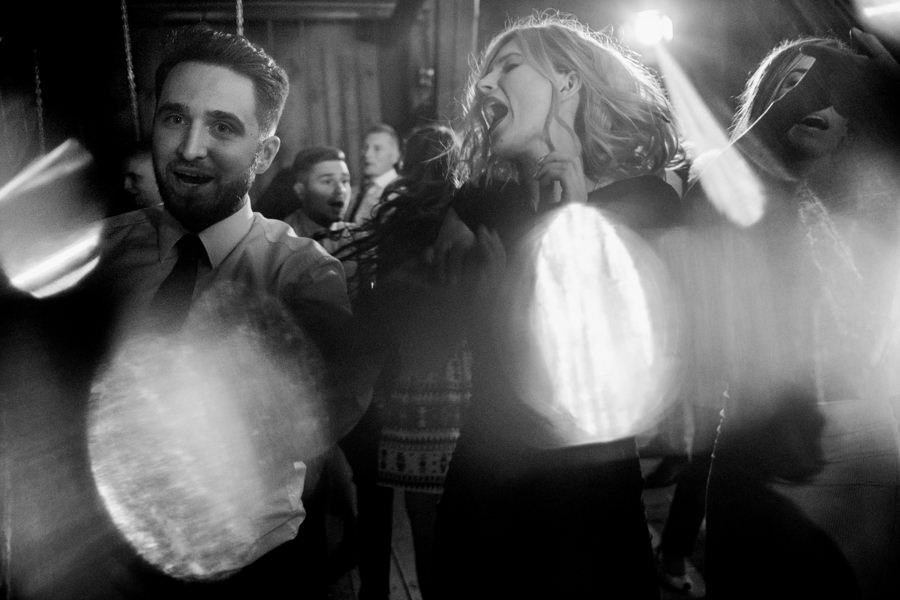 rustykalne wesele, rustykalny ślub, ślub w stodole, wesele w stodole, folwark wiązy, reportaż ślubny, nietypowe wesele, wesele z klasą, najlepszy fotograf ślubny, ślub w krakowie, wesele w folwarku wiązy, piękny ślub, ślub, wesele