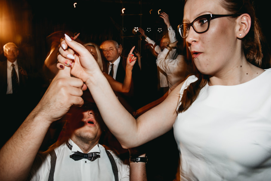 rustykalne wesele, rustykalny ślub, ślub w stodole, wesele w stodole, folwark wiązy, reportaż ślubny, nietypowe wesele, wesele z klasą, najlepszy fotograf ślubny, ślub w krakowie, wesele w folwarku wiązy, piękny ślub, ślub, wesele