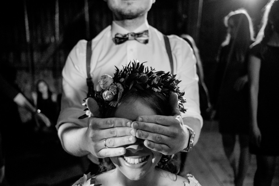 rustykalne wesele, rustykalny ślub, ślub w stodole, wesele w stodole, folwark wiązy, reportaż ślubny, nietypowe wesele, wesele z klasą, najlepszy fotograf ślubny, ślub w krakowie, wesele w folwarku wiązy, piękny ślub, ślub, wesele