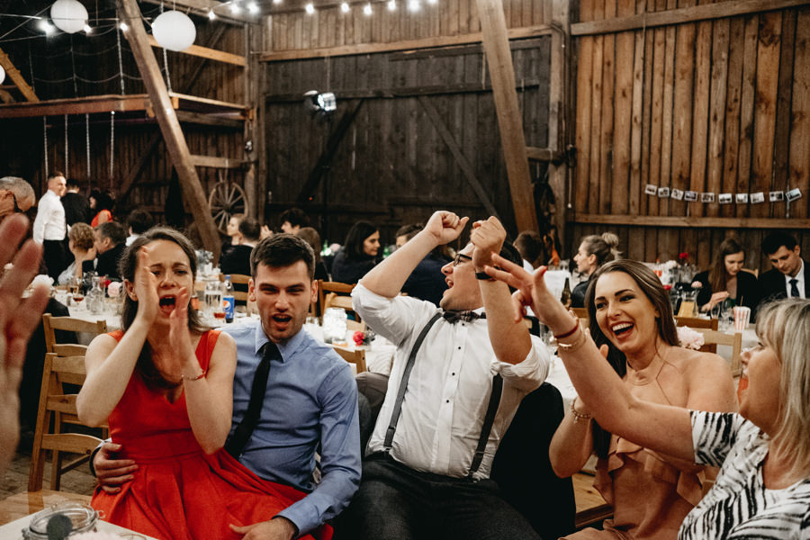 rustykalne wesele, rustykalny ślub, ślub w stodole, wesele w stodole, folwark wiązy, reportaż ślubny, nietypowe wesele, wesele z klasą, najlepszy fotograf ślubny, ślub w krakowie, wesele w folwarku wiązy, piękny ślub, ślub, wesele