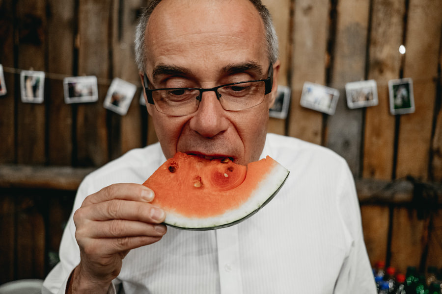 rustykalne wesele, rustykalny ślub, ślub w stodole, wesele w stodole, folwark wiązy, reportaż ślubny, nietypowe wesele, wesele z klasą, najlepszy fotograf ślubny, ślub w krakowie, wesele w folwarku wiązy, piękny ślub, ślub, wesele