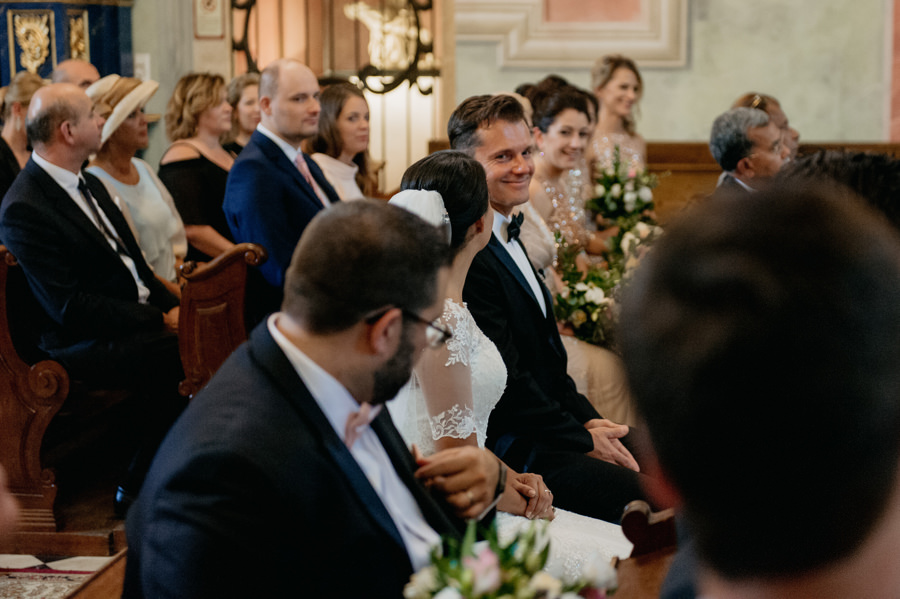 zamek w niepołomicach, przyjęcie na zamku, wesele na zamku, ślub w krakowie, kościół św barbary, ślub w krakowie, ślub klasyczny, niepołomice, klasyczne wesele, międzynarodowe wesele