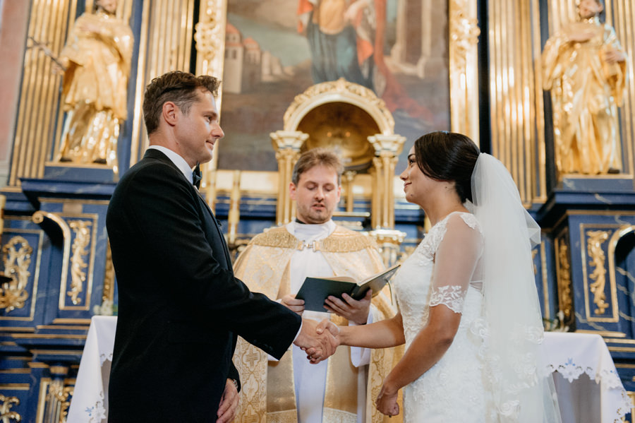 zamek w niepołomicach, przyjęcie na zamku, wesele na zamku, ślub w krakowie, kościół św barbary, ślub w krakowie, ślub klasyczny, niepołomice, klasyczne wesele, międzynarodowe wesele