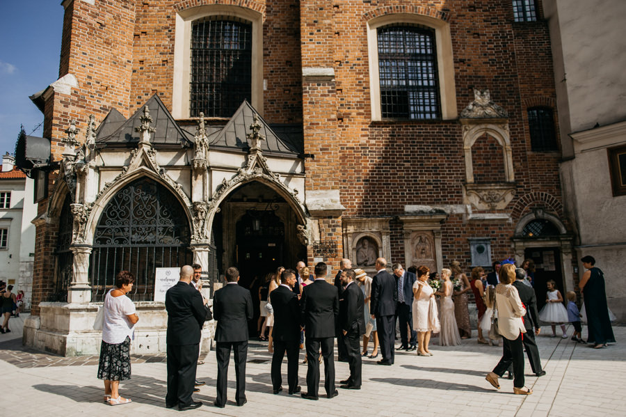 zamek w niepołomicach, przyjęcie na zamku, wesele na zamku, ślub w krakowie, kościół św barbary, ślub w krakowie, ślub klasyczny, niepołomice, klasyczne wesele, międzynarodowe wesele