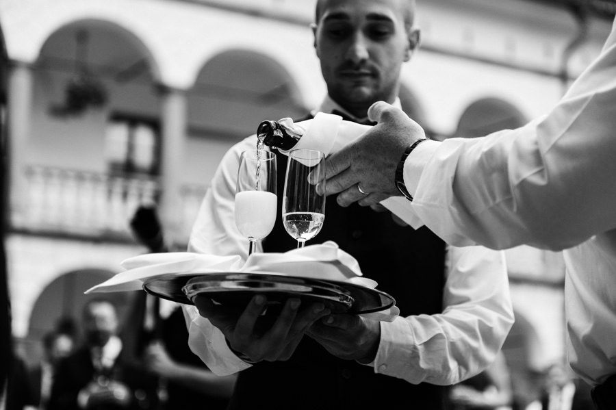 zamek w niepołomicach, przyjęcie na zamku, wesele na zamku, ślub w krakowie, kościół św barbary, ślub w krakowie, ślub klasyczny, niepołomice, klasyczne wesele, międzynarodowe wesele