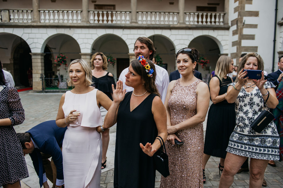 zamek w niepołomicach, przyjęcie na zamku, wesele na zamku, ślub w krakowie, kościół św barbary, ślub w krakowie, ślub klasyczny, niepołomice, klasyczne wesele, międzynarodowe wesele