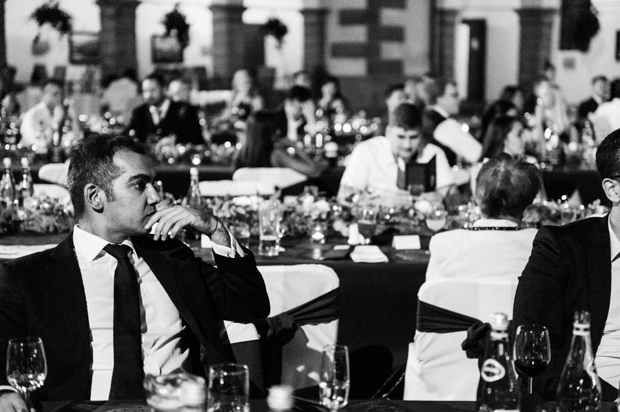 zamek w niepołomicach, przyjęcie na zamku, wesele na zamku, ślub w krakowie, kościół św barbary, ślub w krakowie, ślub klasyczny, niepołomice, klasyczne wesele, międzynarodowe wesele