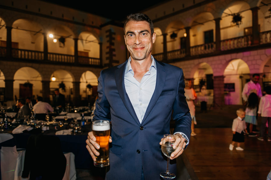 zamek w niepołomicach, przyjęcie na zamku, wesele na zamku, ślub w krakowie, kościół św barbary, ślub w krakowie, ślub klasyczny, niepołomice, klasyczne wesele, międzynarodowe wesele