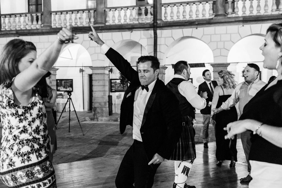 zamek w niepołomicach, przyjęcie na zamku, wesele na zamku, ślub w krakowie, kościół św barbary, ślub w krakowie, ślub klasyczny, niepołomice, klasyczne wesele, międzynarodowe wesele