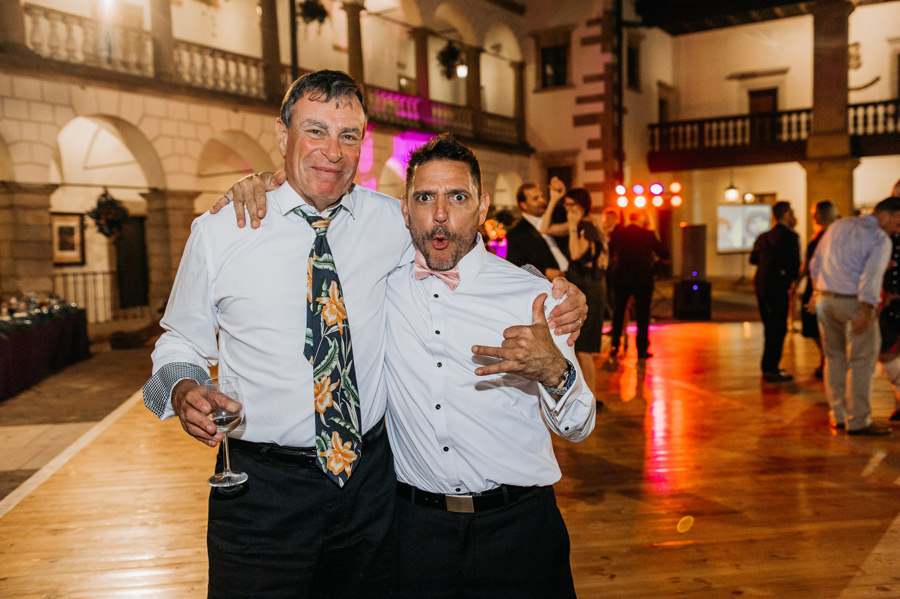 zamek w niepołomicach, przyjęcie na zamku, wesele na zamku, ślub w krakowie, kościół św barbary, ślub w krakowie, ślub klasyczny, niepołomice, klasyczne wesele, międzynarodowe wesele