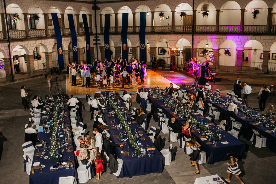 zamek w niepołomicach, przyjęcie na zamku, wesele na zamku, ślub w krakowie, kościół św barbary, ślub w krakowie, ślub klasyczny, niepołomice, klasyczne wesele, międzynarodowe wesele