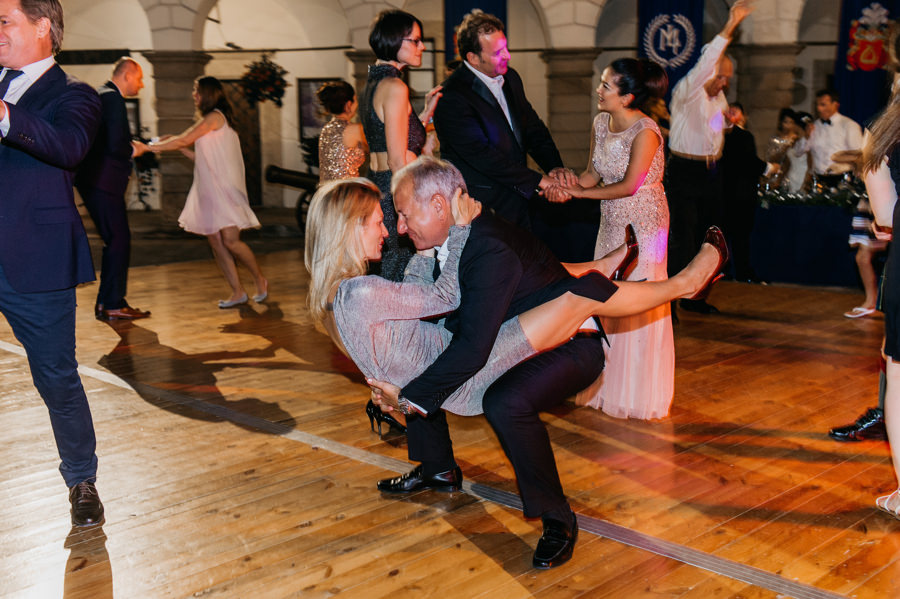 zamek w niepołomicach, przyjęcie na zamku, wesele na zamku, ślub w krakowie, kościół św barbary, ślub w krakowie, ślub klasyczny, niepołomice, klasyczne wesele, międzynarodowe wesele