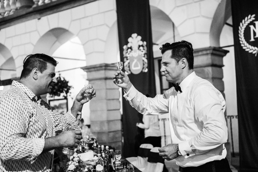 zamek w niepołomicach, przyjęcie na zamku, wesele na zamku, ślub w krakowie, kościół św barbary, ślub w krakowie, ślub klasyczny, niepołomice, klasyczne wesele, międzynarodowe wesele