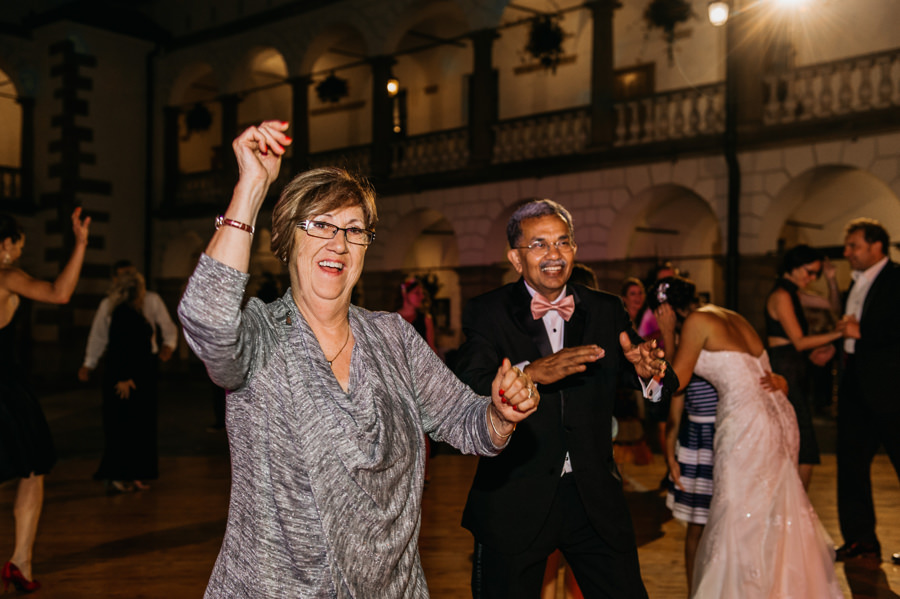 zamek w niepołomicach, przyjęcie na zamku, wesele na zamku, ślub w krakowie, kościół św barbary, ślub w krakowie, ślub klasyczny, niepołomice, klasyczne wesele, międzynarodowe wesele