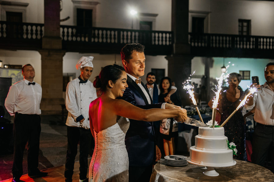 zamek w niepołomicach, przyjęcie na zamku, wesele na zamku, ślub w krakowie, kościół św barbary, ślub w krakowie, ślub klasyczny, niepołomice, klasyczne wesele, międzynarodowe wesele