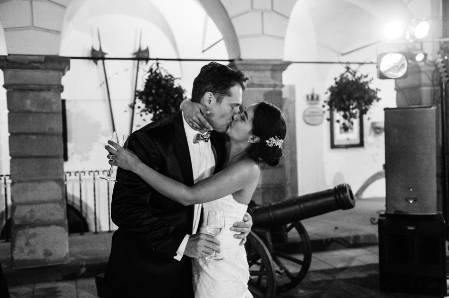 zamek w niepołomicach, przyjęcie na zamku, wesele na zamku, ślub w krakowie, kościół św barbary, ślub w krakowie, ślub klasyczny, niepołomice, klasyczne wesele, międzynarodowe wesele