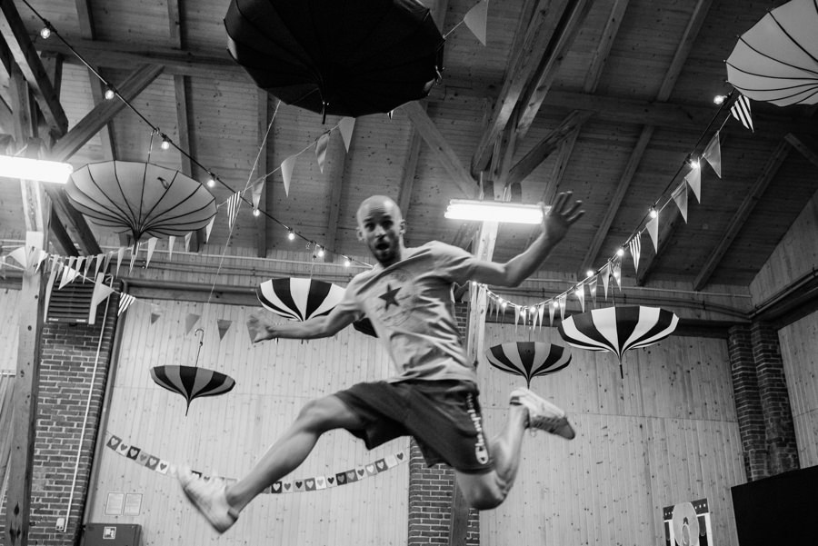 vintage circus, stary cyrk, slow wedding, motyw starego cyrku, slub w plenerze, slub plenerowy, slub w stodole, wesele w stodole, wesele w stylu slow wedding, cyrk, reportaz slubny, zdjecia slubne
