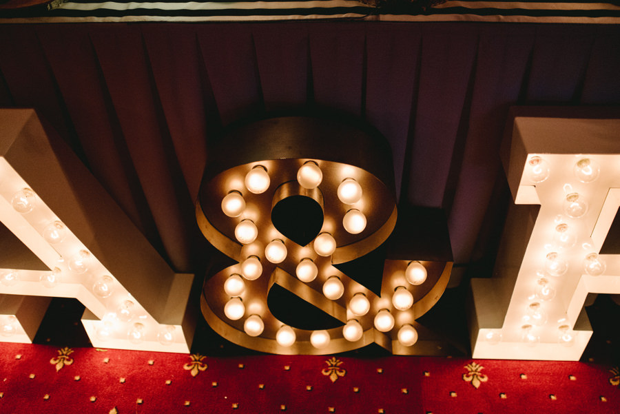 vintage circus, stary cyrk, slow wedding, motyw starego cyrku, slub w plenerze, slub plenerowy, slub w stodole, wesele w stodole, wesele w stylu slow wedding, cyrk, reportaz slubny, zdjecia slubne