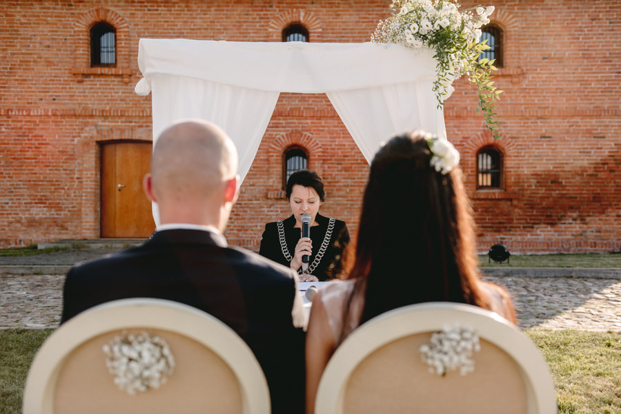vintage circus, stary cyrk, slow wedding, motyw starego cyrku, slub w plenerze, slub plenerowy, slub w stodole, wesele w stodole, wesele w stylu slow wedding, cyrk, reportaz slubny, zdjecia slubne