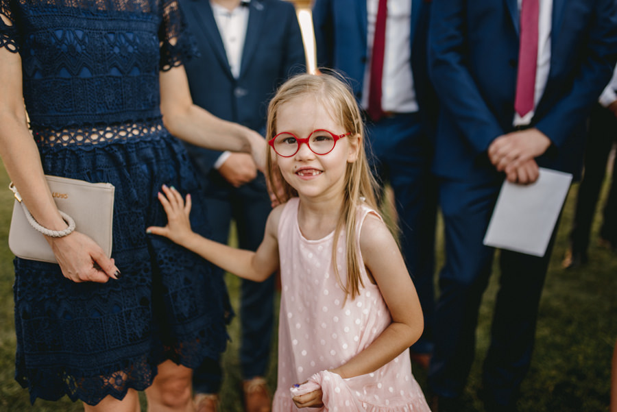 vintage circus, stary cyrk, slow wedding, motyw starego cyrku, slub w plenerze, slub plenerowy, slub w stodole, wesele w stodole, wesele w stylu slow wedding, cyrk, reportaz slubny, zdjecia slubne