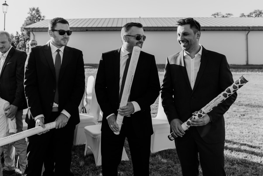 vintage circus, stary cyrk, slow wedding, motyw starego cyrku, slub w plenerze, slub plenerowy, slub w stodole, wesele w stodole, wesele w stylu slow wedding, cyrk, reportaz slubny, zdjecia slubne