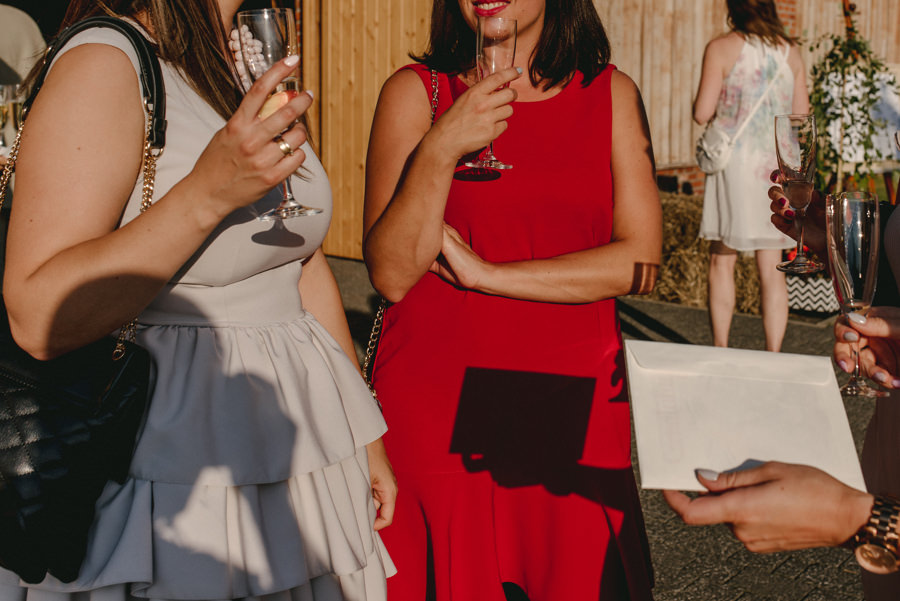 vintage circus, stary cyrk, slow wedding, motyw starego cyrku, slub w plenerze, slub plenerowy, slub w stodole, wesele w stodole, wesele w stylu slow wedding, cyrk, reportaz slubny, zdjecia slubne