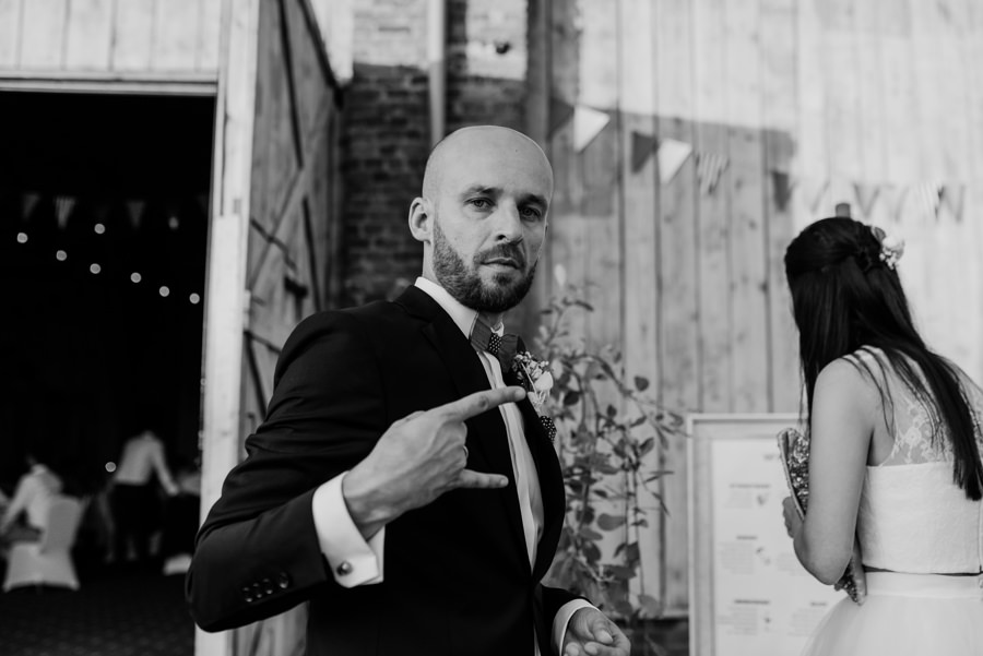 vintage circus, stary cyrk, slow wedding, motyw starego cyrku, slub w plenerze, slub plenerowy, slub w stodole, wesele w stodole, wesele w stylu slow wedding, cyrk, reportaz slubny, zdjecia slubne