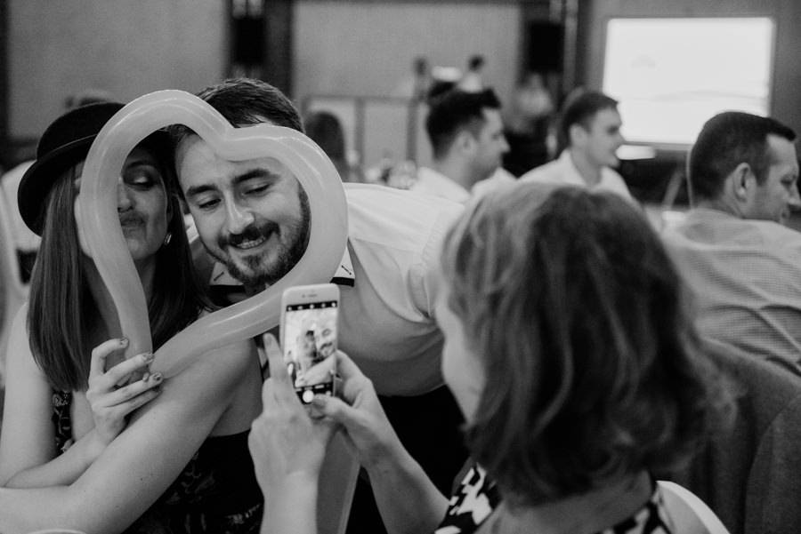 vintage circus, stary cyrk, slow wedding, motyw starego cyrku, slub w plenerze, slub plenerowy, slub w stodole, wesele w stodole, wesele w stylu slow wedding, cyrk, reportaz slubny, zdjecia slubne