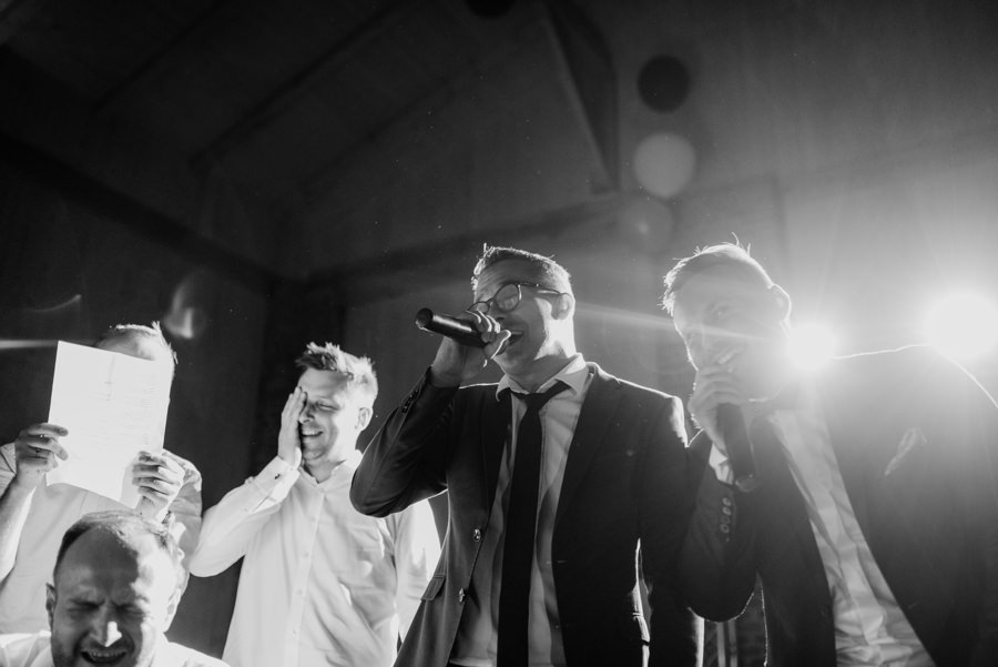 vintage circus, stary cyrk, slow wedding, motyw starego cyrku, slub w plenerze, slub plenerowy, slub w stodole, wesele w stodole, wesele w stylu slow wedding, cyrk, reportaz slubny, zdjecia slubne