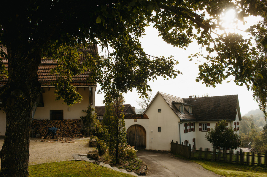 slub humanistyczny, ceremonia w plenerze, panna mloda boho, boho wesele, rustykalny slub, hofgut maisenburg