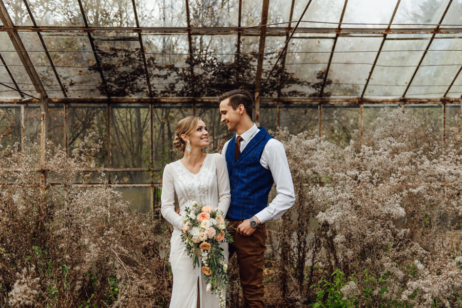 sesja ślubna, stylizowana sesja ślubna, sesja boho, sesja w szklarni, sesja plenerowa na pustyni, zimowa sesja ślubna, jura krakowsko częstochowska, minerały, bukiet ślubny,