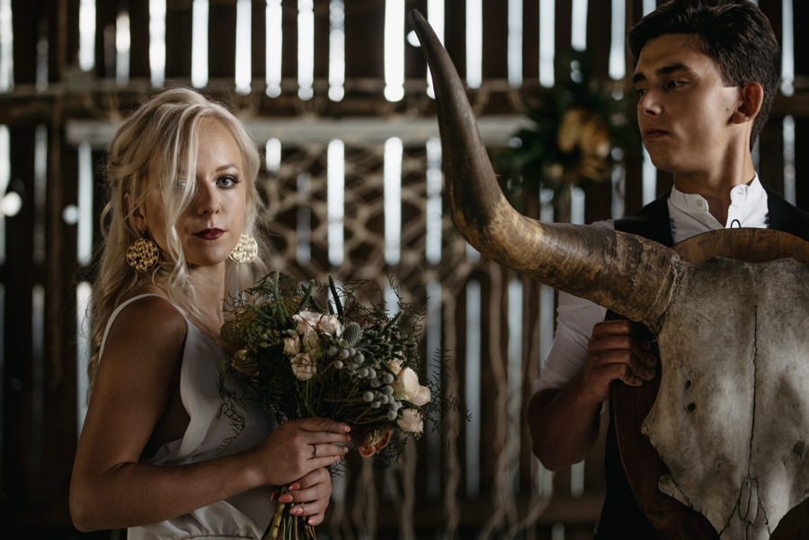 sesja ślubna, stylizowana sesja ślubna, sesja boho, sesja w szklarni, sesja plenerowa na pustyni, zimowa sesja ślubna, jura krakowsko częstochowska, minerały, bukiet ślubny, 