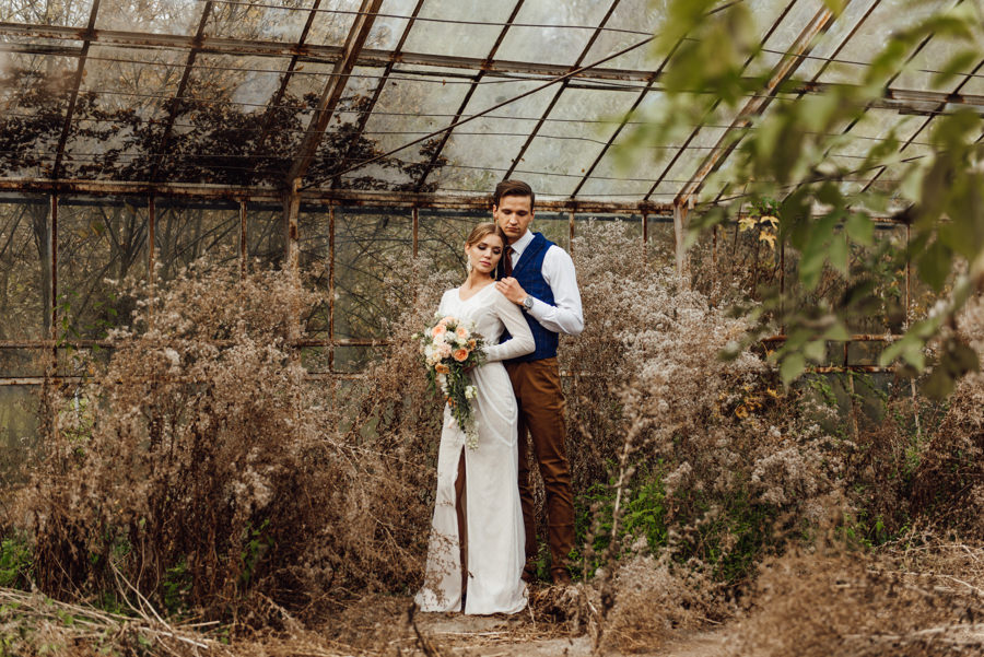 sesja ślubna, stylizowana sesja ślubna, sesja boho, sesja w szklarni, sesja plenerowa na pustyni, zimowa sesja ślubna, jura krakowsko częstochowska, minerały, bukiet ślubny,