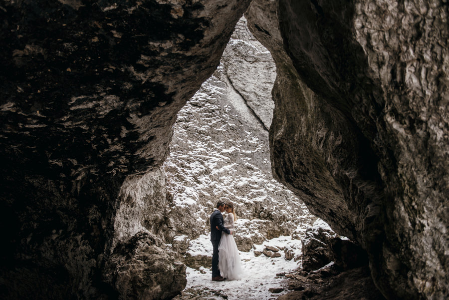 sesja ślubna, stylizowana sesja ślubna, sesja boho, sesja w szklarni, sesja plenerowa na pustyni, zimowa sesja ślubna, jura krakowsko częstochowska, minerały, bukiet ślubny,