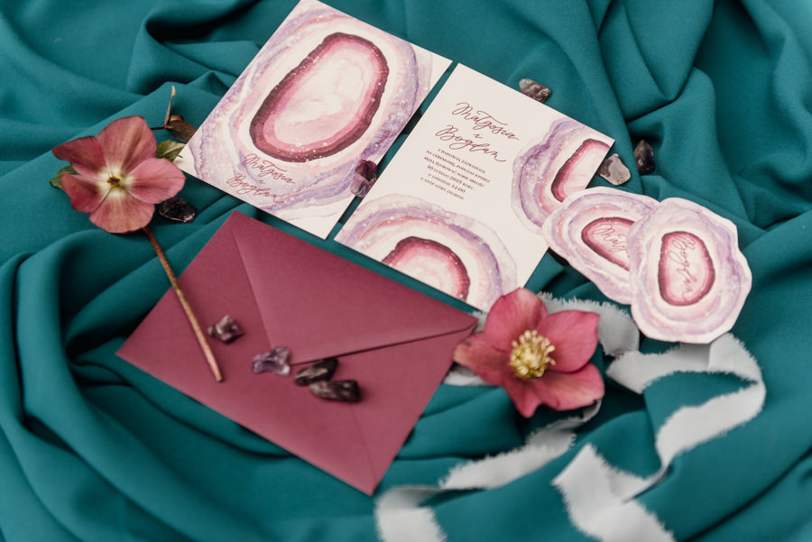 sesja ślubna, stylizowana sesja ślubna, sesja boho, sesja w szklarni, sesja plenerowa na pustyni, zimowa sesja ślubna, jura krakowsko częstochowska, minerały, bukiet ślubny,