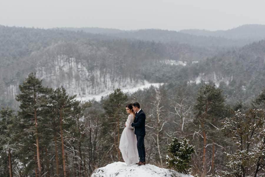 sesja ślubna, stylizowana sesja ślubna, sesja boho, sesja w szklarni, sesja plenerowa na pustyni, zimowa sesja ślubna, jura krakowsko częstochowska, minerały, bukiet ślubny,