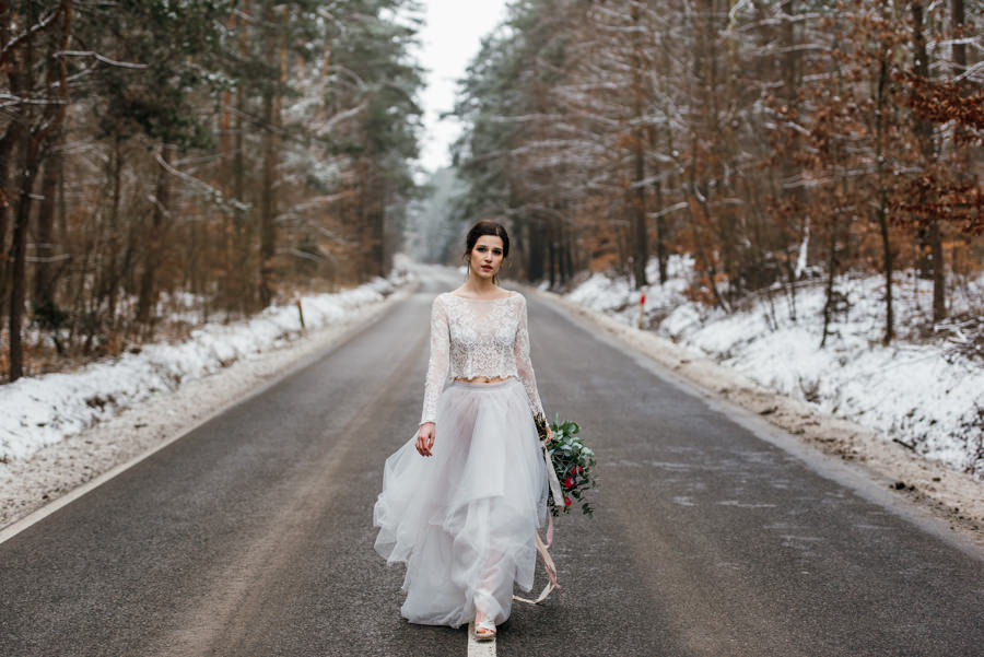 sesja ślubna, stylizowana sesja ślubna, sesja boho, sesja w szklarni, sesja plenerowa na pustyni, zimowa sesja ślubna, jura krakowsko częstochowska, minerały, bukiet ślubny,