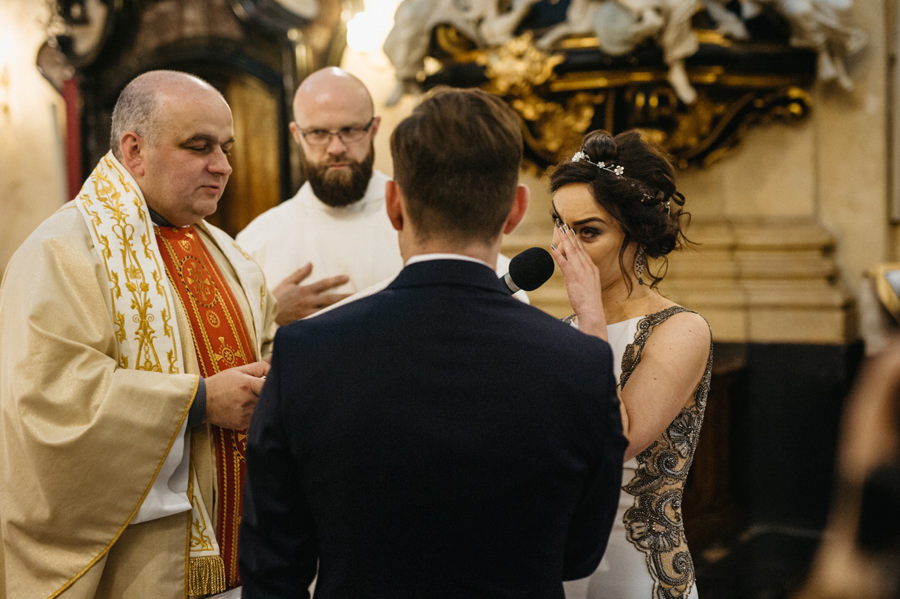 nietypowy ślub w Krakowie, fotografia ślubna Kraków, wesele w hotelu niebieskim w Krakowie, ślub na Skałce