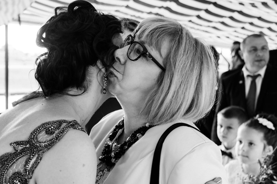 nietypowy ślub w Krakowie, fotografia ślubna Kraków, wesele w hotelu niebieskim w Krakowie, ślub na Skałce, rejs po wiśle