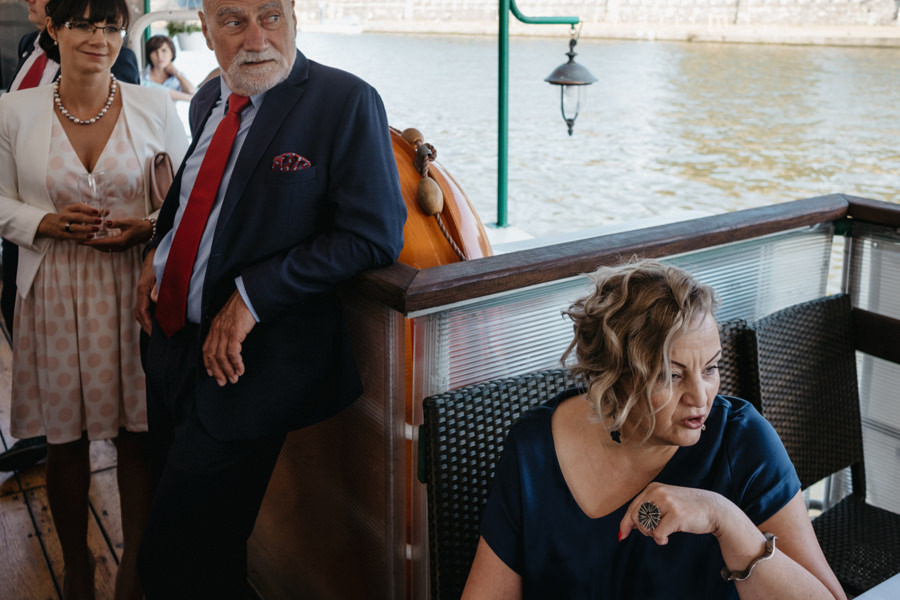 nietypowy ślub w Krakowie, fotografia ślubna Kraków, wesele w hotelu niebieskim w Krakowie, ślub na Skałce, rejs po wiśle